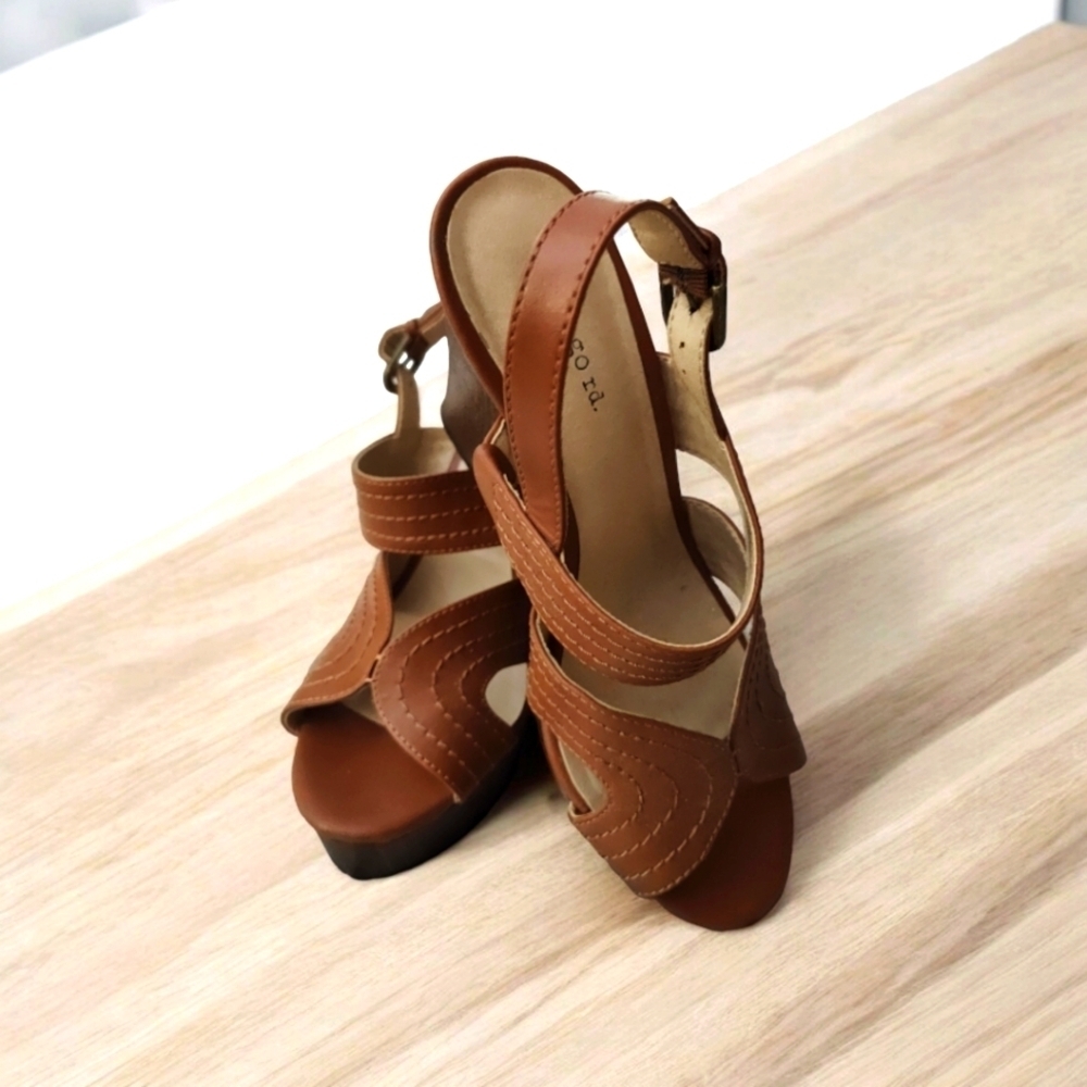 Indigo Rd. Cross Strap Heels, 7.5
